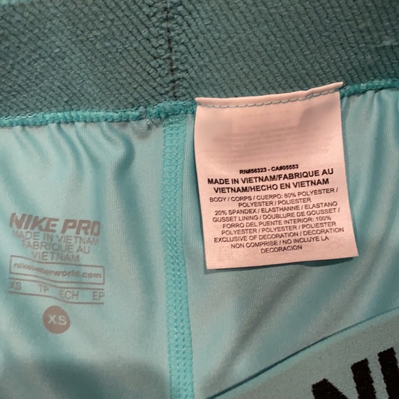 Nike Pro Women’s Capri Leggings - Size X-Small - Picture 3 of 4